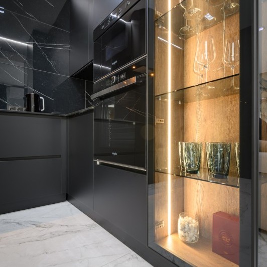 Кухня современная, г. Окница, улица Киев, 14  Современные кухни la comanda