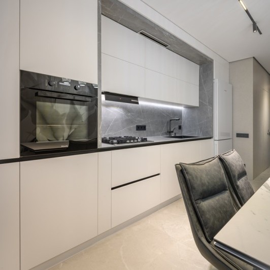 Деталь фурнитуры Hettich в современной кухне Rimobel