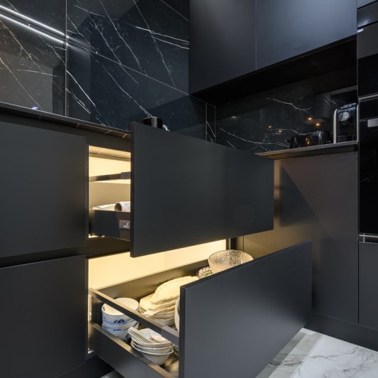 Кухня современная, г. Окница, улица Киев, 14  Современные кухни la comanda