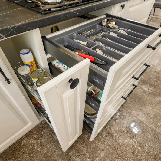 Bucătărie neoclasică, mun. Chișinău, Sîngera, str. Cuza Vodă, 15 Bucătării Neoclasice mobila